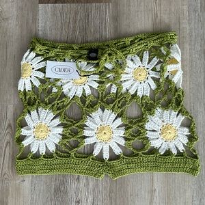 Knit flower shorts